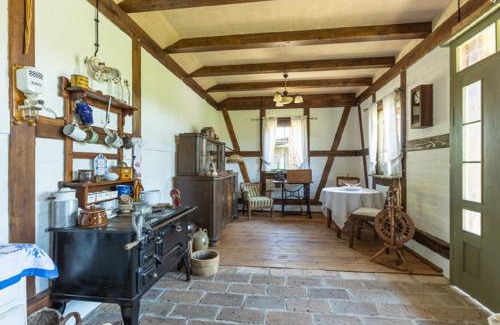 Kreba-Neudorf Apartment | Family-Friendly Bauernhof Ladusch with Kitchen Amenities