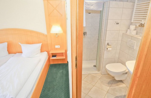 Bad Berleburg House | Relaxing Bauernhofpension Hof Dödesberg with Family-Friendly Perks