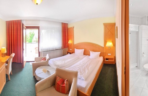Bad Berleburg House | Relaxing Bauernhofpension Hof Dödesberg with Family-Friendly Perks