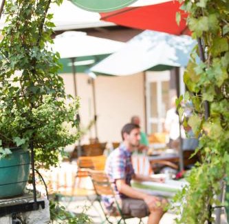 Graz-Straßgang Hotel | Discover Bauernwirt: Pet-Friendly Hotel with Breakfast & Dining