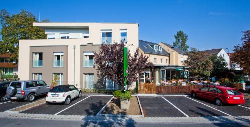 Graz-Straßgang Hotel | Discover Bauernwirt: Pet-Friendly Hotel with Breakfast & Dining