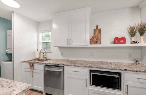 College Station Apartment | Prime Bauhaus Retreat: King Beds Near A&M Campus