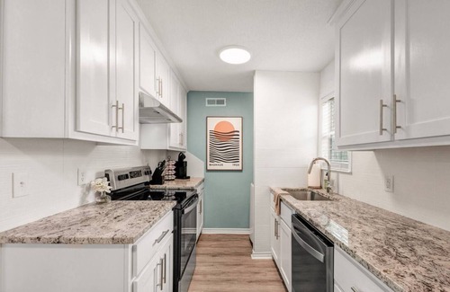 College Station Apartment | Prime Bauhaus Retreat: King Beds Near A&M Campus