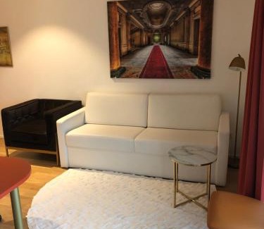 Herz-Jesu-Viertel Apartment | Family-Friendly Stays at Baumann Suiten for Memorable Trips