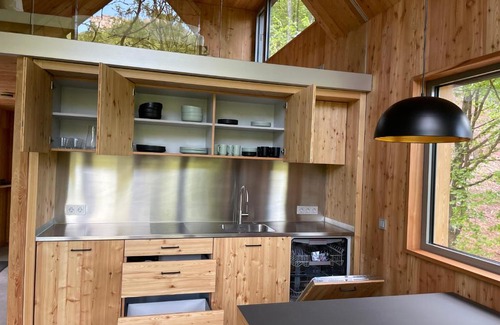 Annweiler am Trifels House | Baumwipfelhaus: Pet-Friendly Retreat with Top Guest Ratings