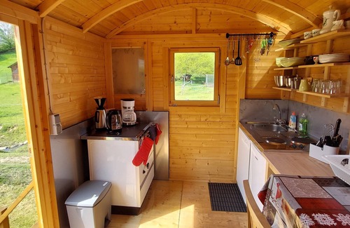 Kleinbreitenbach House | Idyllic Bauwagen Retreat for Two in Peaceful Surroundings