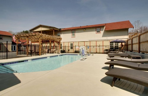 Helen Apartment | Cozy Bavarian Brook Unit 9: Pet-Friendly Retreat