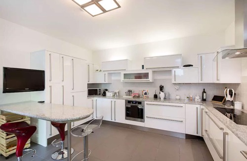 Baveno Apartment | Baveno Lake View + Private Garden + Swiming Pool + Hot Tube