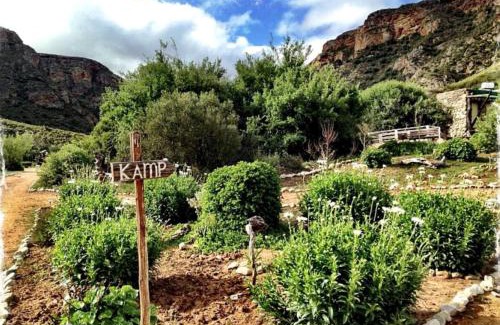 Baviaans Cabin | Discover Baviaanskloof Duiwekloof Lodge - Rated 9/10!