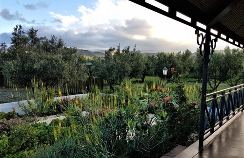 Studtis House | Exceptional Baviaanskloof Landhuis with Pool & Breakfast