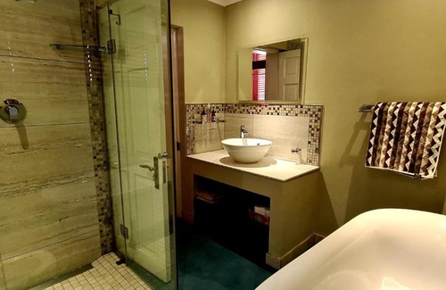 Studtis House | Exceptional Baviaanskloof Landhuis with Pool & Breakfast
