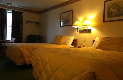 Baxter Springs Hotel | Budget-Friendly Baxter Inn with Family and Pet Amenities