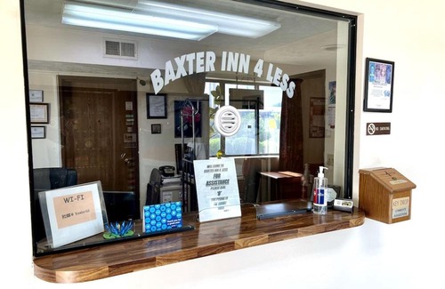 Baxter Springs Hotel | Budget-Friendly Baxter Inn: Pet & Child Friendly Stay