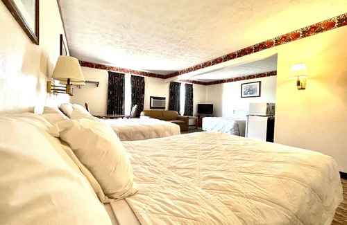 Baxter Springs Hotel | Budget-Friendly Baxter Inn with Spa and Breakfast Options