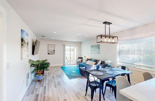 Bay Acres House | Bay Acres Bungalow: Family & Pet-Friendly Getaway Awaits