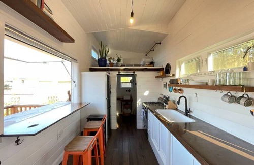 North and East House | Bay Area Tiny House Retreat: 10/10 Guest Reviews & Spa