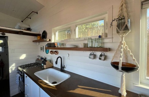 North and East House | Bay Area Tiny House Retreat: 10/10 Guest Reviews & Spa