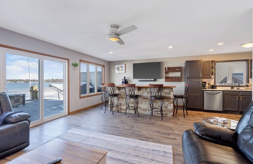 Brewerton House | Relax at Bay-breeze Inn on Beautiful Oneida Lake