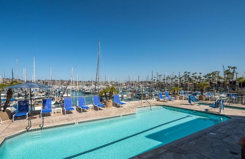 La Playa Hotel | Relax at Bay Club Hotel and Marina with Oceanfront Views