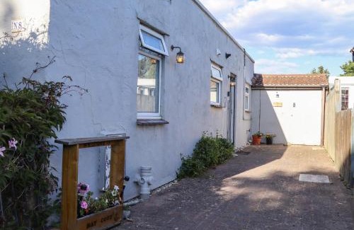 Pevensey House | Pet-Friendly Retreat at Bay Cosy: Family Welcome Awaits