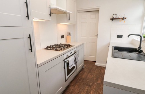 Cullercoats Cottage | Bay Cottage: Pet-Friendly Retreat with Ocean Views in Cullercoats