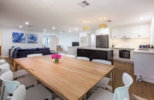 Quindalup House | Bay Cottage - Guest Rated 9.8, Oceanfront & Pet Friendly