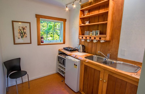 Takaka House | Kid-Friendly Bay Cottage - Cozy Holiday Unit in Takaka