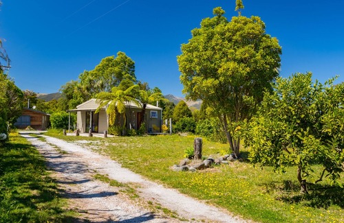 Takaka House | Kid-Friendly Bay Cottage - Cozy Holiday Unit in Takaka