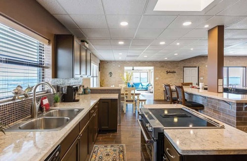 Galveston House | Bay Dreamer Galveston: Relaxing Retreat with Pool & Pets