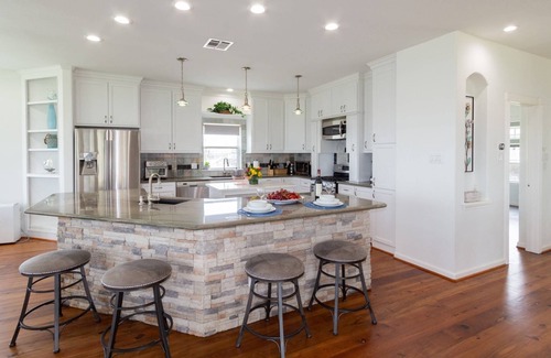 El Lago House | Unforgettable Bay Front Views & Fishing Pier Near NASA