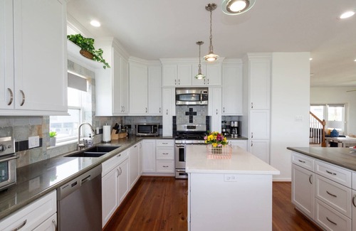 El Lago House | Unforgettable Bay Front Views & Fishing Pier Near NASA