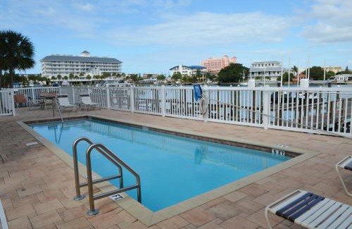 Clearwater Beach Apartment | Family-Friendly Bay Harbor 403 with Pool Access