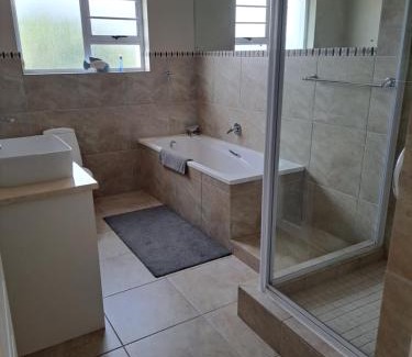 Gansbaai Apartment | Inviting Bay Haven: Beachfront Retreat with Ocean Views