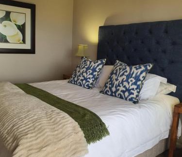 Gansbaai Apartment | Inviting Bay Haven: Beachfront Retreat with Ocean Views