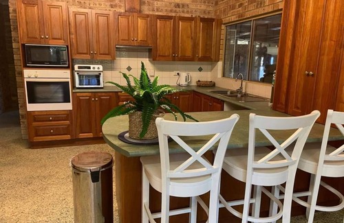 Stanage House | Beachfront Bay House with Ocean View and Family Amenities
