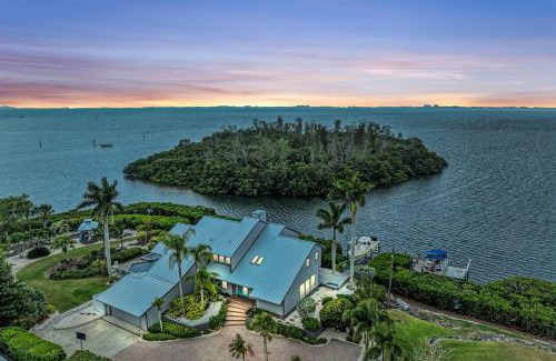 Bayshore Gardens House | Relax at Bay House Retreat with Pool and Hot Tub Access