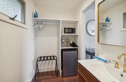 Petoskey Hotel | Pet-Friendly Bay Inn Of Petoskey: Rated 8/10 for Families