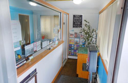 Bay City Hotel | Budget-Friendly Bay Motel by OYO with Hot Tub Access