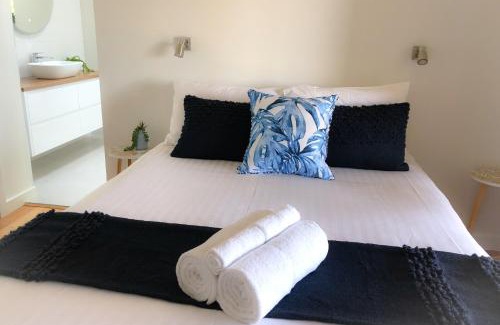 Binalong Bay House | Beachfront Bay of Fires Beach Shack with Ocean Views