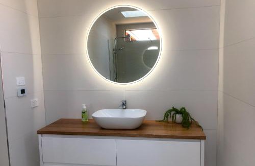Binalong Bay House | Beachfront Bay of Fires Beach Shack with Ocean Views