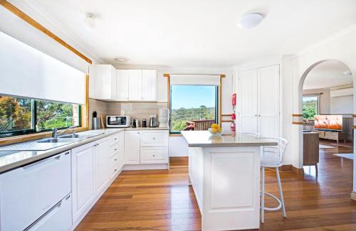 Binalong Bay House | Bay of Fires Great Escape: Family-Friendly 4-Star Retreat