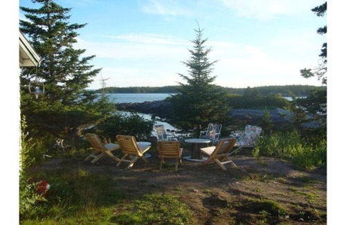 Chance Harbour Cottage | Pet-Friendly Bay of Fundy Seaside Cottage with Ocean View