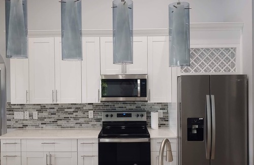 Fort Myers Shores House | Bay of Grace: A Boater's Paradise with Ocean Views
