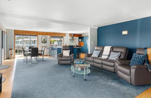 Opua Apartment | Exceptional Bay of Islands Retreat with Child-Friendly Amenities