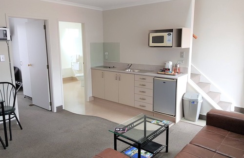 Mount Maunganui Hotel | Bay Palm Motel: Guest Rated 9/10 with Ocean View & Pool
