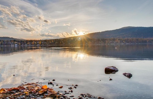 Whitefish Hotel | Bay Point Lakefront 3C Down: Guest Rated 10/10 with Pool