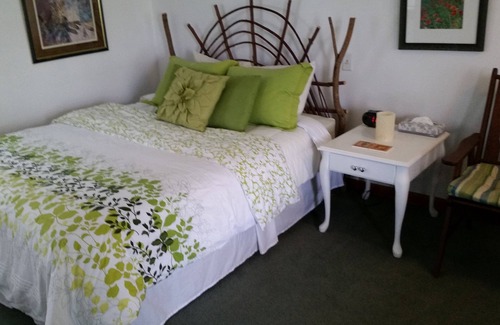 Frankfort Hotel | Charming Bay Port Lodging: Family-Friendly with Breakfast