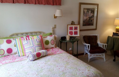 Frankfort Hotel | Charming Bay Port Lodging: Family-Friendly with Breakfast