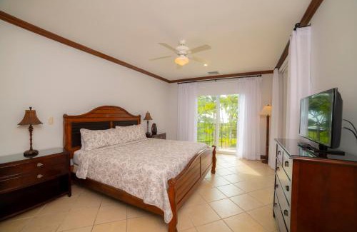 Herradura Apartment | Relaxing Stay at Los Suenos Resort Bay Residence 8C