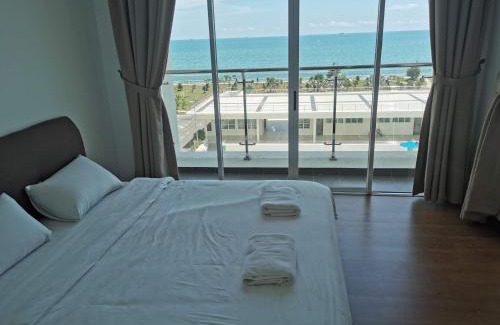 Taman Selera Apartment | Beautiful Bay Resort Condominium with Ocean View & Pool
